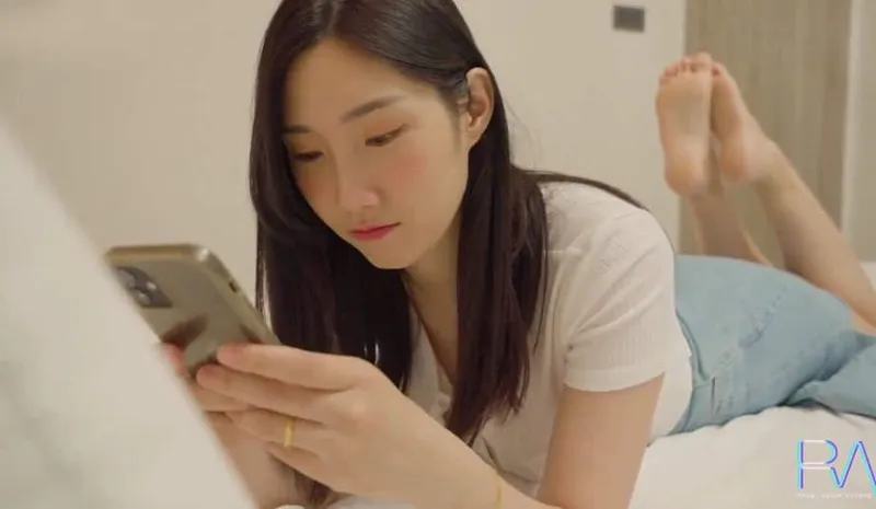 Xinh đẹp nhưng vẫn bị ông xã địt trộm, vợ buồn tình cho anh giao hàng trả bài luôn